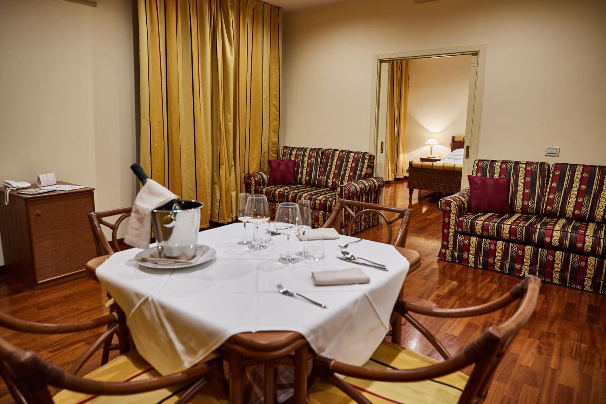 Appia Antica Hotel Corato Exterior photo